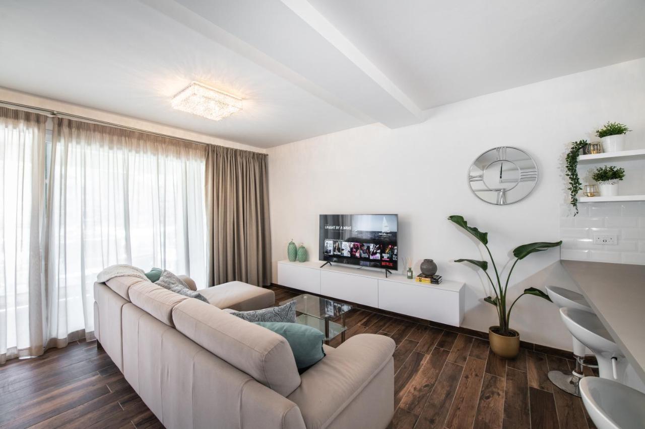 Electra Residence - Luxury Central Beachview Apartment Marsalforn Esterno foto