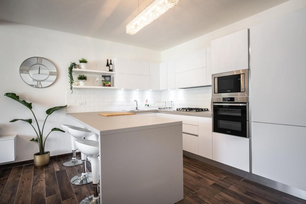 Electra Residence - Luxury Central Beachview Apartment Marsalforn Esterno foto